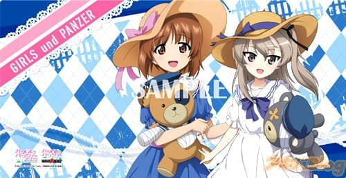 3勝すると貰えるのは、ラバープレイマット「ガールズ&パンツァー」。
みほと愛里寿がボコのぬいぐるみを抱えた、爽やかなデザインです